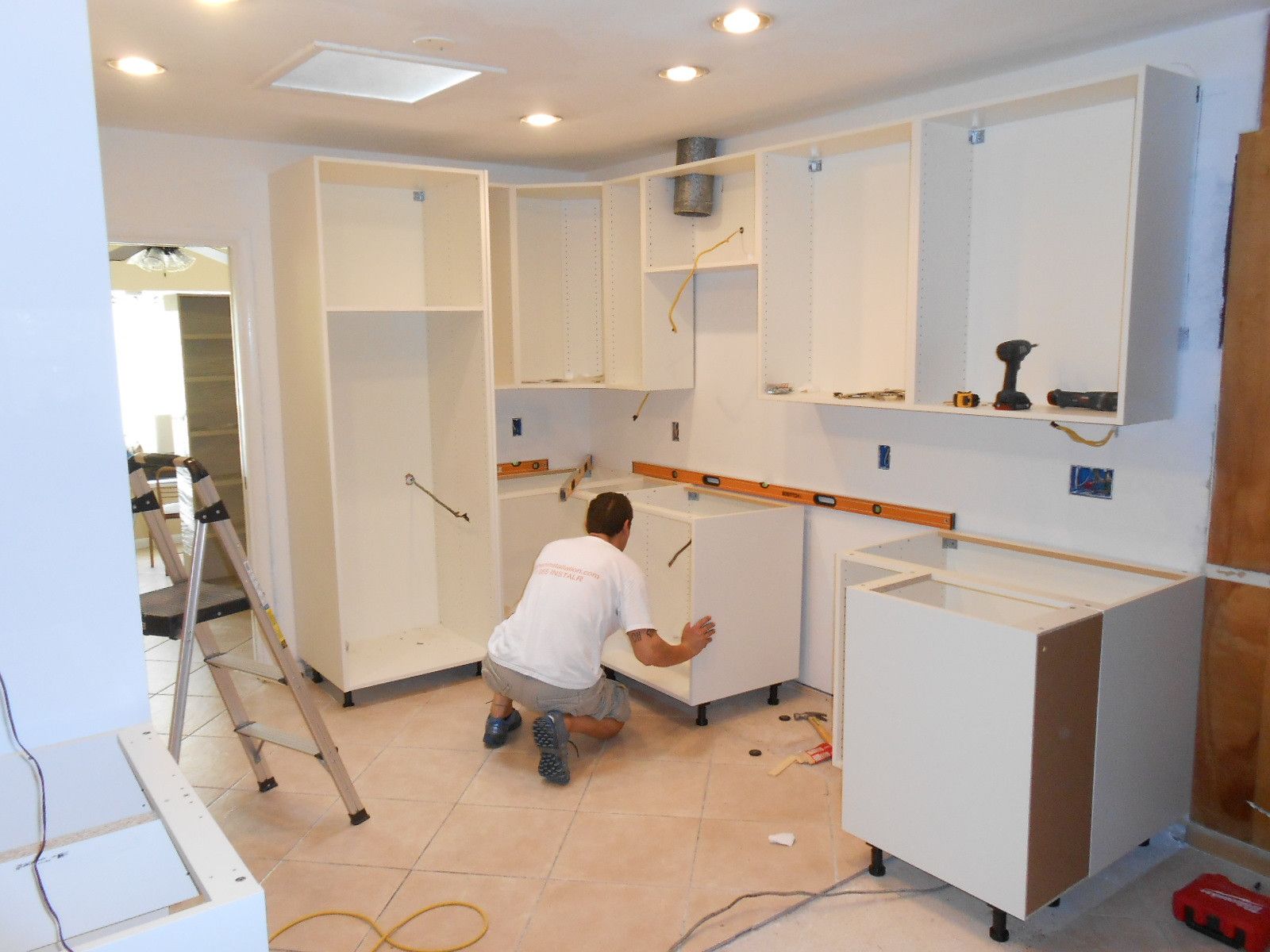 Kitchen cabinets assembly service